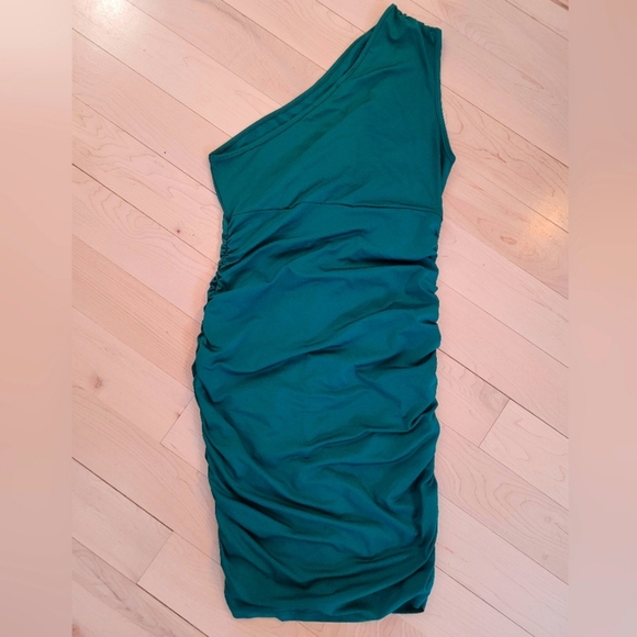 Green One-Shoulder Dress With Cut Out- Medium - Picture 4 of 5